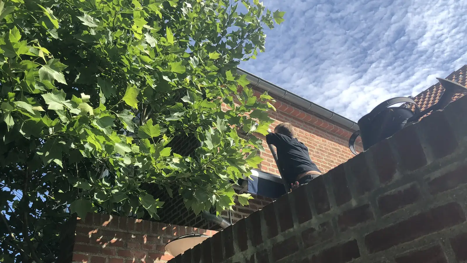 Privat videoovervågning – IP-kamera monteret diskret på villa facade